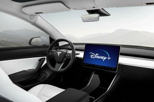 Tesla видаляє додаток Disney+ з транспортних засобів – ось як його повернути фото