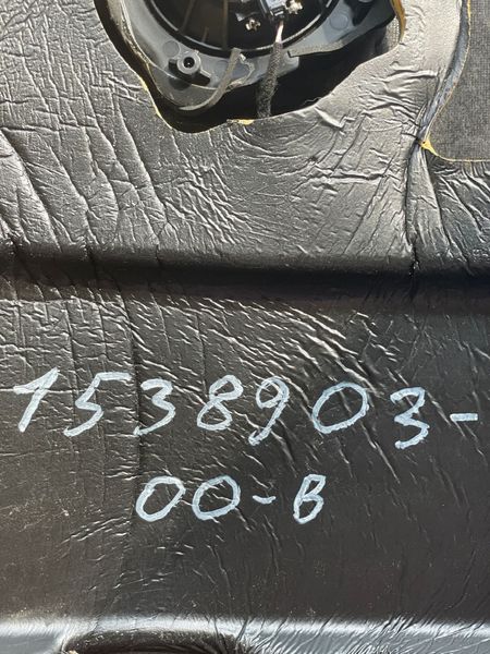 1538903-00-B Полиця багажного відсіку верхня у зборі Tesla Model 3 з пошкодженням фото