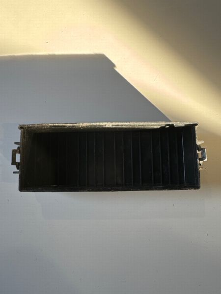 1013922-00-A Кришка блоку запобіжників 1X4 Tesla Model S фото