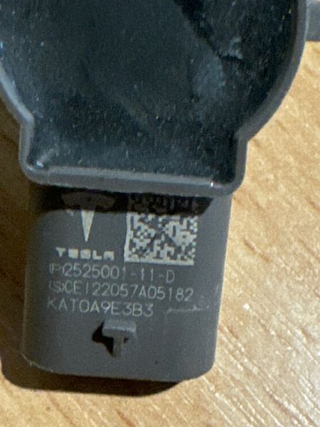 2525001-11-D Датчик парктроніка кутовий white Tesla Model SP, XP, Y фото