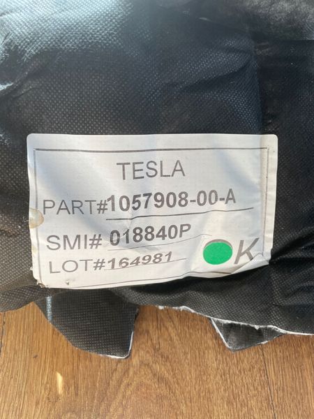 1057908-00-A Утеплювач навколо рами сидіння 19мм Tesla Model S, SR фото