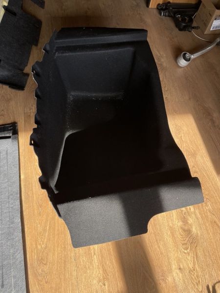 1479703-00-A Килимове покриття багажника задня частина (корито) текстиль Tesla Model 3 фото