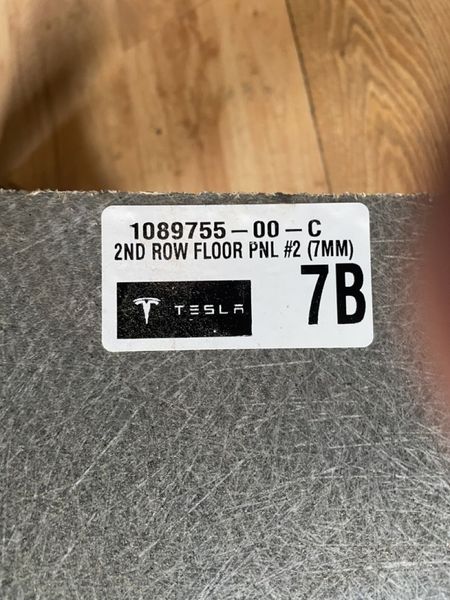 1089755-00-C Панель підлоги 2-го ряду сидінь передня частина (7 місць) Tesla Model X фото