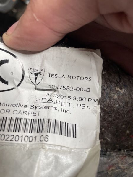 1047582-00-B Килимове покриття салону Tesla Model SR фото