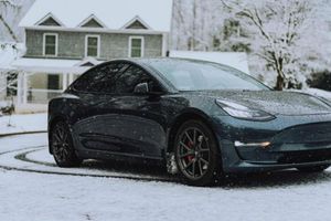 Присоединяйтесь к фактам: успех Tesla в холодную погоду бросает вызов мифам фото