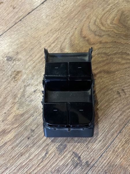 1081037-01-F Control unit for the driver's door windows of the Tesla Model 3 photo