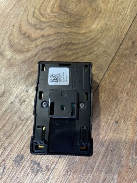 1081037-01-F Control unit for the driver's door windows of the Tesla Model 3 photo