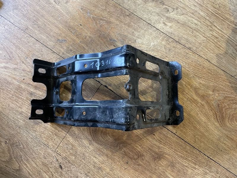 1031029-00-E AWD bottom battery mount Tesla model SR photo