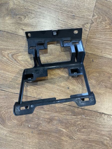 1058825-00-A Main monitor support bracket Tesla Model SR, X photo