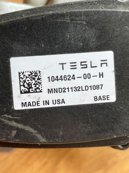 1044624-00-H Супорт гальмівний задній правий MANDO Tesla Model 3, Y Пробіг - 700 км фото