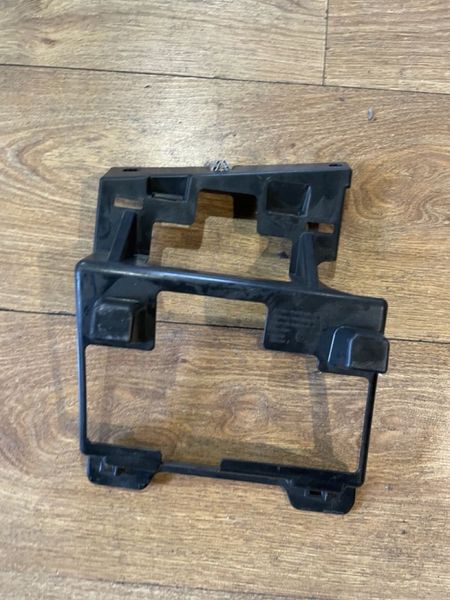 1058825-00-A Main monitor support bracket Tesla Model SR, X photo