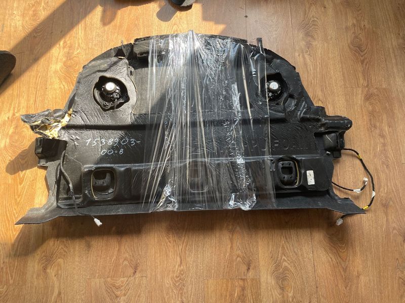1538903-00-B Полиця багажного відсіку верхня у зборі Tesla Model 3 з пошкодженням фото