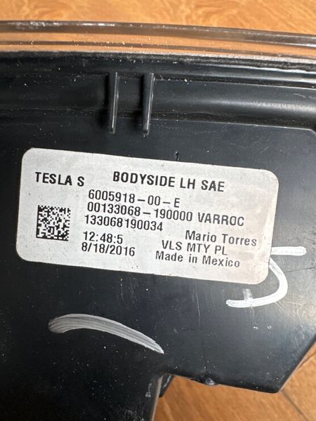 6005918-00-E Ліхтар лівий зовнішній (USA) Tesla Model S, SR фото