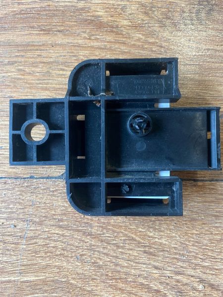 1098355-00-B Bracket for mounting the HOMELINK V OPTION 2 module Tesla Model 3 photo