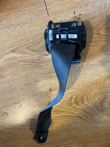 1081281-01-E Seat belt 2nd row of seats left/right (BLK) Tesla Model 3 photo