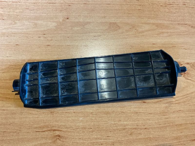 1559788-00-A Vane left of active grille shutter Tesla Model 3 photo