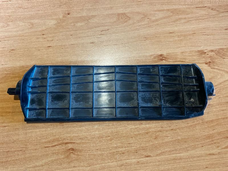 1559789-00-A Vane right of active grille shutter Tesla Model 3 photo