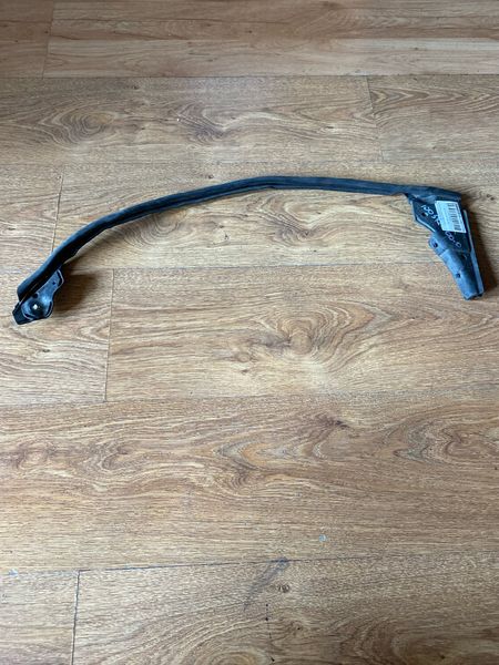 1005421-00-D Front right door seal Tela Model S, SR photo