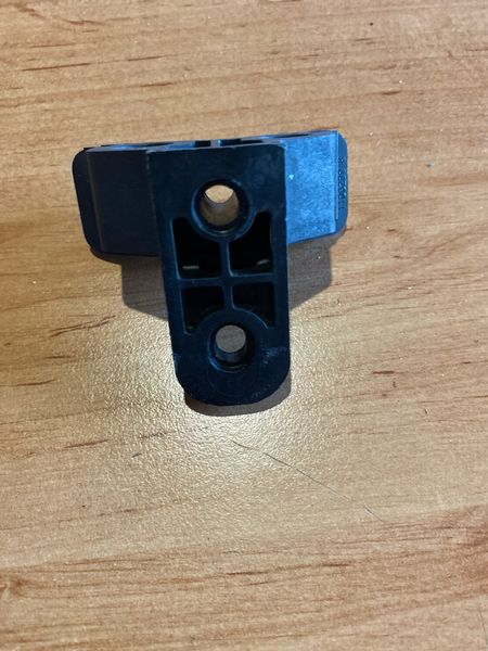 1044718-00-C Brake pipe bracket Tesla Model 3, Y photo