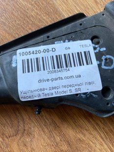 1005420-00-D Front left door seal, front Tesla Model S, SR photo