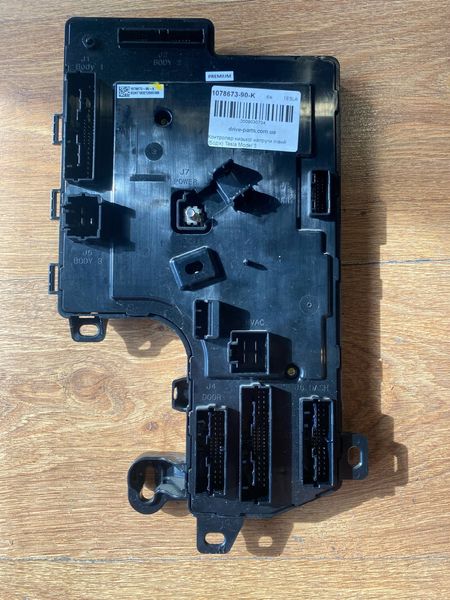 1078673-90-K Low voltage controller left Tesla Model 3 photo