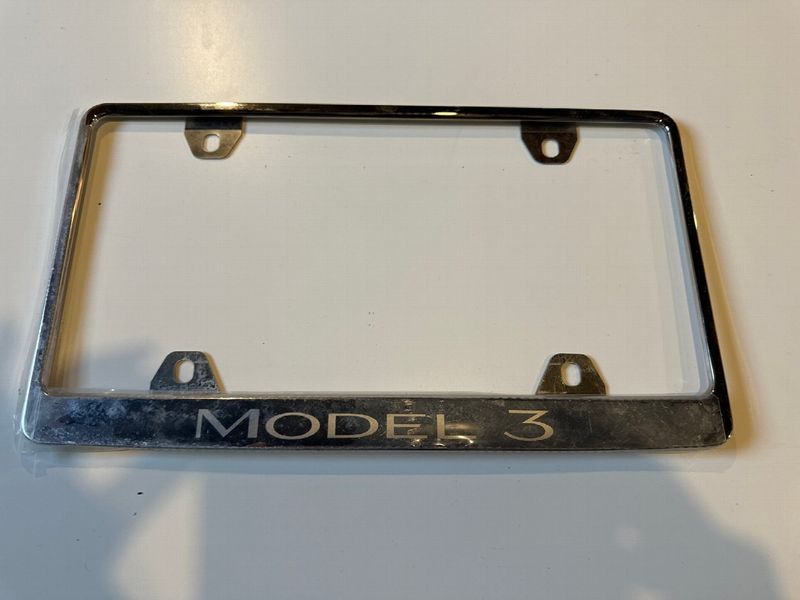 1138982-00-A Номерна рамка задня металева (хром) Tesla Model 3 фото