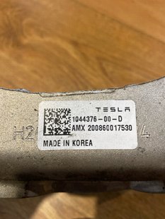 1044376-00-D Опора амортизатора переднього правого Tesla Model 3, Y фото