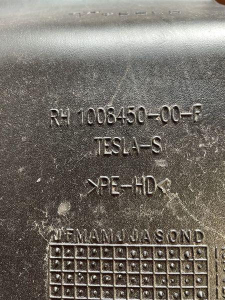 1008450-00-F Повітропровід салону нижній правий Tesla Model S, SR фото