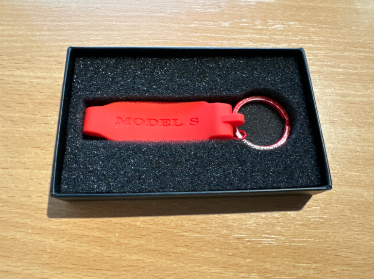 1128513-00-A Чохол на ключ Tesla Model S, SR, SP Red фото