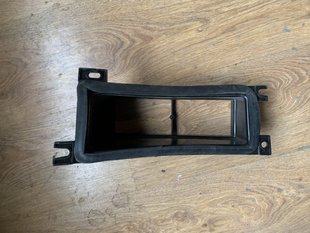 1046211-00-G Корпус кондиціонера фільтра (передня насадка) Tesla Model SR, X З дефектом фото