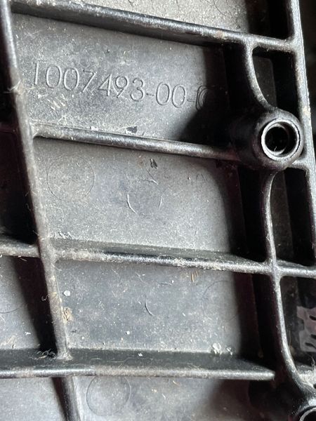 1007493-00-G Кронштейн блоку керування пневмопідвіскою Tesla Model S, SR фото