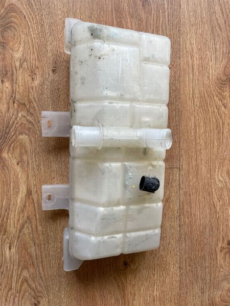 1036124-00-C Coolant expansion tank AWD Tesla Model S, SR photo