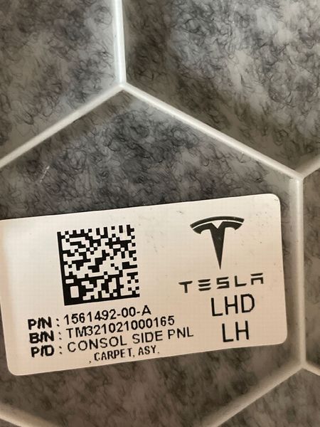 1561492-00-A Облицювання центральної консолі ліва передня Tesla Model 3 фото