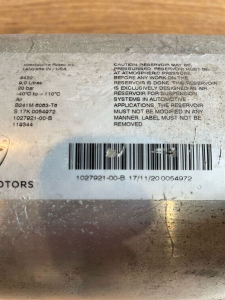 1027921-00-B AIR SUSP RESERVOIR Tesla Model X photo