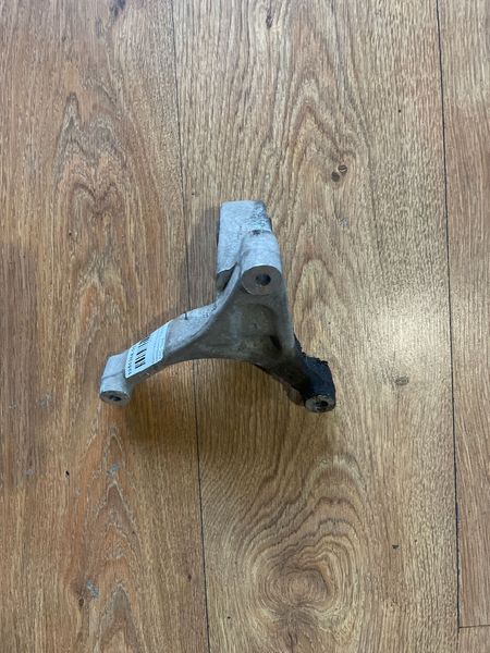 1055368-00-G Engine mount bracket front pillow left pyramid AWD Tesla Model S, SR, X photo