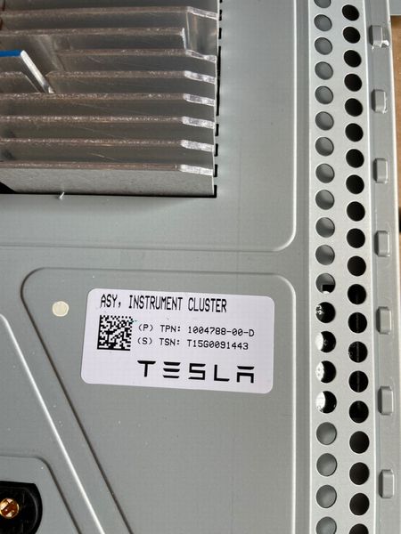 1004788-00-D Щиток приладів допоміжний монітор Tesla Model S, SR, X Потік дисплей фото