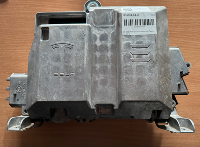 1118182-04-H Боді контролер передній Tesla Model 3 фото