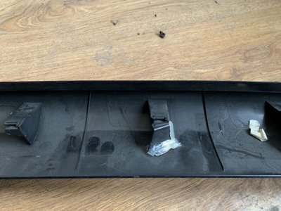 1037906-00-C Накладка кришки багажника верхня у зборі Tesla Model X фото