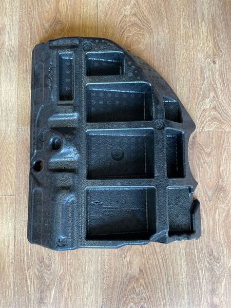 1127302-00-С Front Passenger Carpet Footrest (Styrofoam) Tesla Model 3 photo