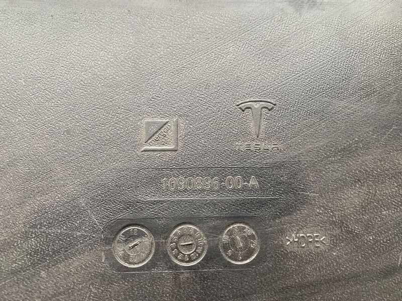 1090896-00-A Повітропровід системи вентиляції лівий Tesla Model X фото
