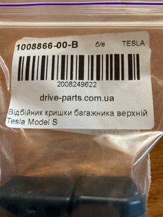 1008866-00-B Відбійник кришки багажника верхній Tesla Model S фото