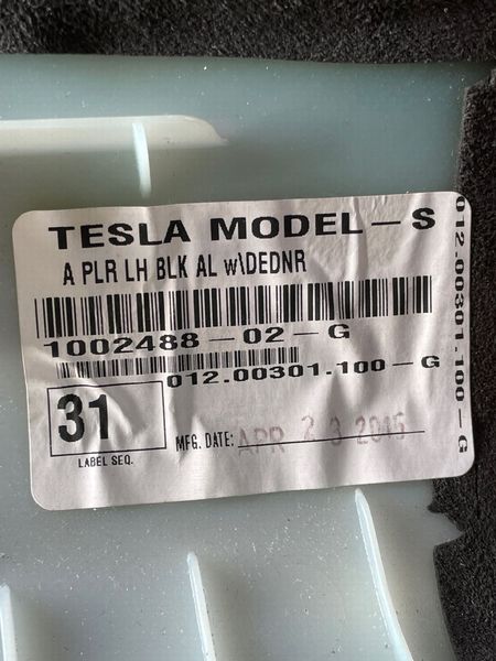 1002488-02-G Облицювання стійки A ліва ALCANTARA BLACK Tesla Model S фото