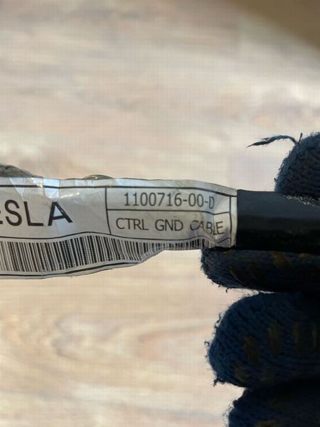 1100716-00-D Коса заземлення боді контролера переднього Tesla Model 3 фото