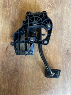 1044691-00-D Brake pedal BASE Tesla Model 3 photo