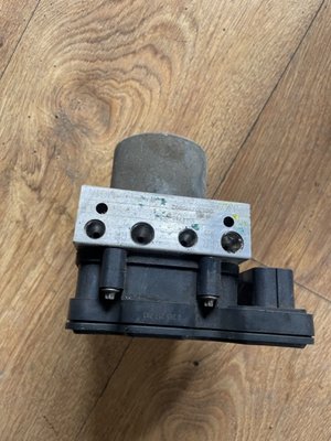 1044745-00-B Service brake HCU pre-filled Tesla Model 3, Y photo