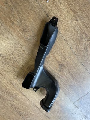 1099297-00-D Air duct for blowing driver's feet Tesla Model 3 photo