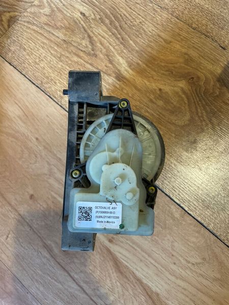 1506859-00-D OctoValve (distributor) assembled Tesla Model 3 photo