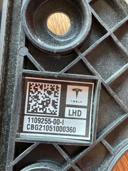 1109255-00-I Накладка стійки B зовнішня права (скло) з камерою Tesla Model 3 фото