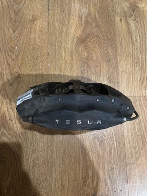 1042641-00-C Супорт гальмівний задній лівий (WITH PADS, BLACK) Tesla Model SR фото