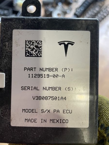 1129519-00-A Блок керування гальмом та парктроніками Tesla Model SR, X фото